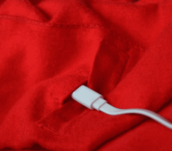 Процесс зарядки шарфа с подогревом Xiaomi PMA Graphene Heating Сarves R10